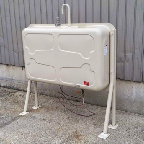 北海道の冬に欠かせない暖房設備。画像は灯油タンクです。タンクを設置した後は住宅まで灯油管をひいていきます。