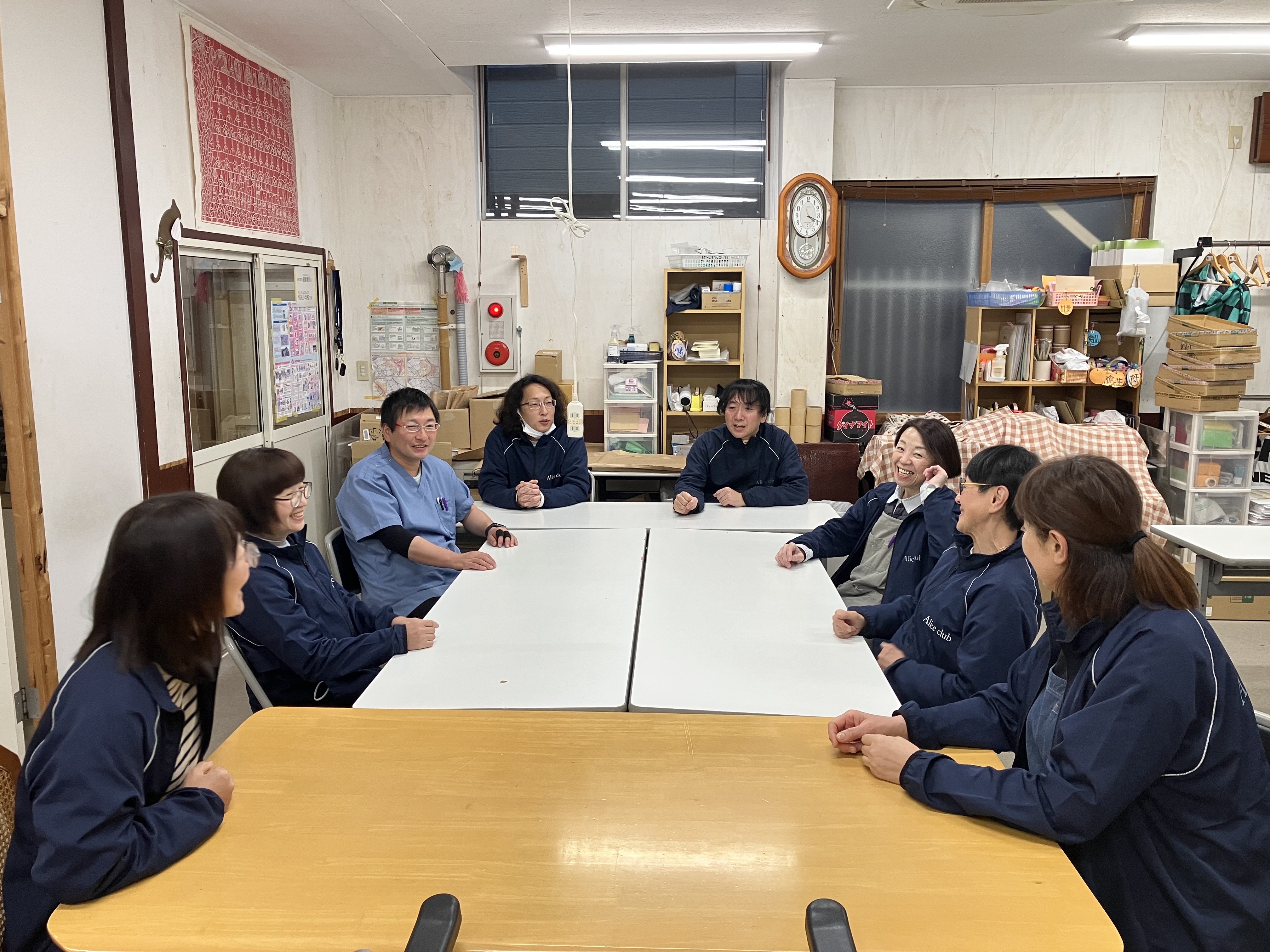 最近こんなことがあったよ！など笑顔が耐えない雰囲気です。慣れるまでは先輩スタッフが同行しますので、ご安心ください！