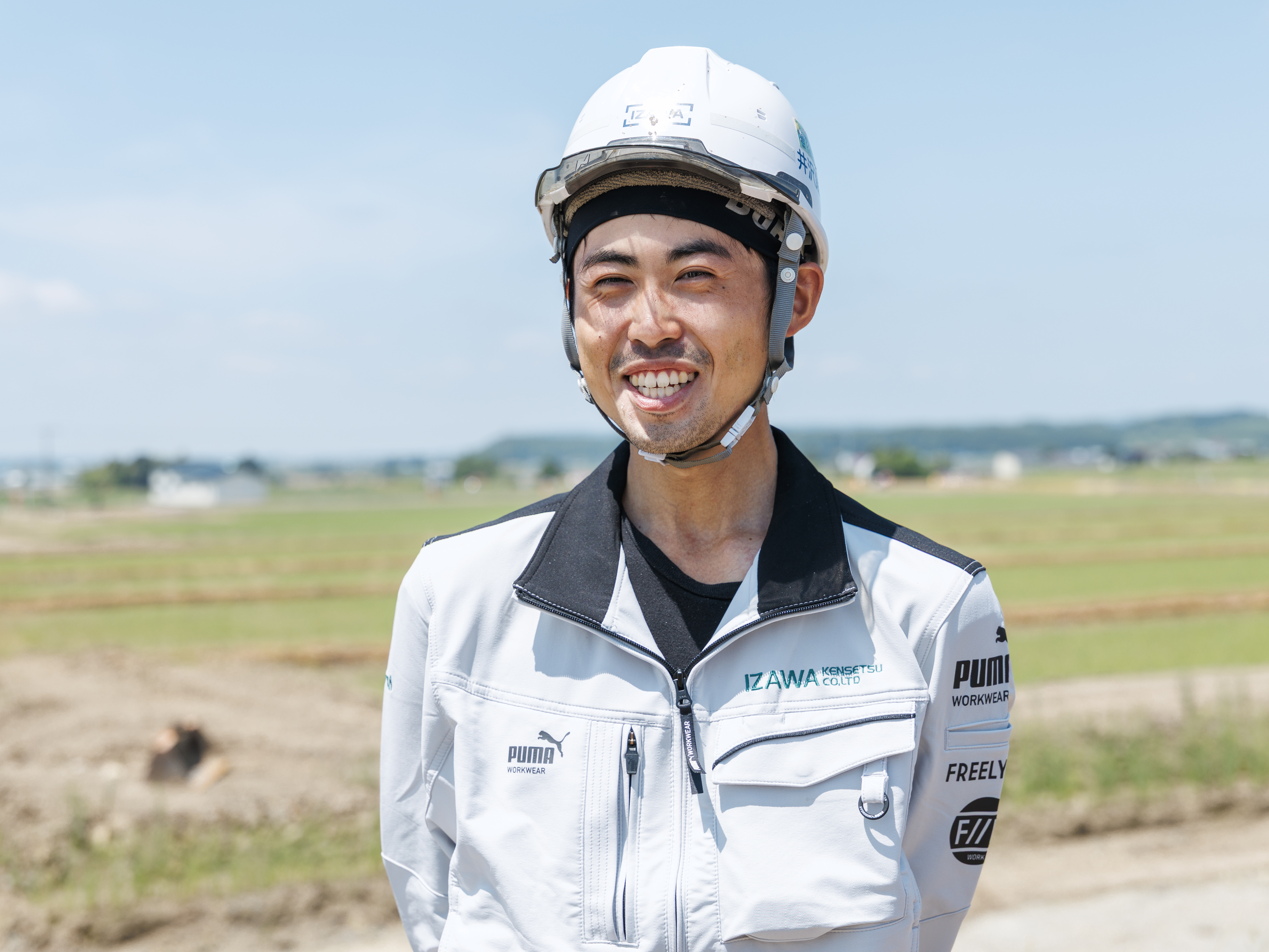 施工管理アシスタント／照井 優人（入社4年目）
最近一人暮らしをスタート。高卒4年目で一人暮らしが出来て自分の好きなことにお金をかけられて充実しています。職場へは先輩が送迎してくれて面倒見が良い方ばかり。
