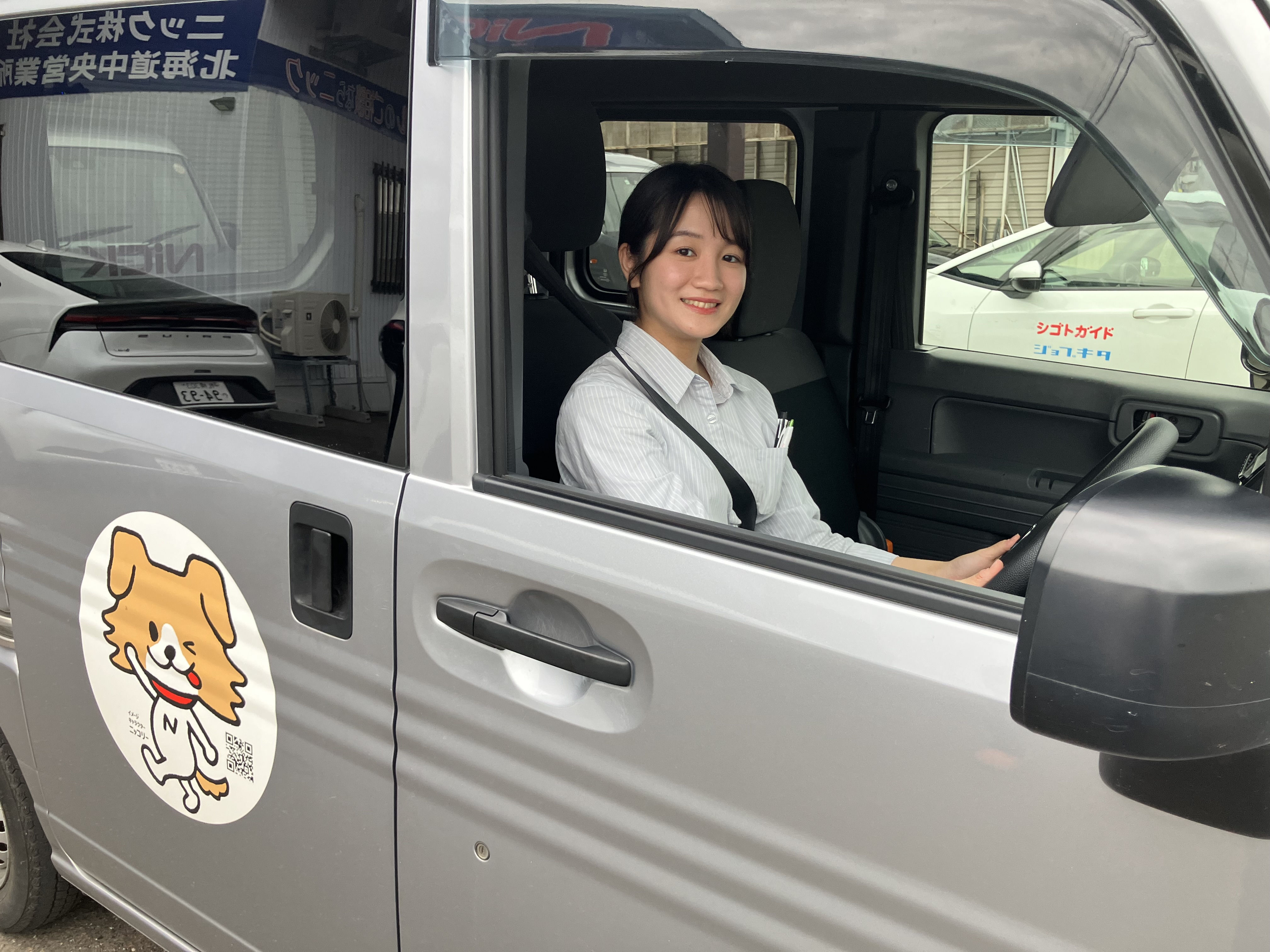 先輩社員より／当社と出会ったのは、将来を見据えたタイミングで転職活動をしている時でした。最初は知識も無く不安でしたが、先輩も丁寧に教えてくださったので、安心してお客様先に向かえました。