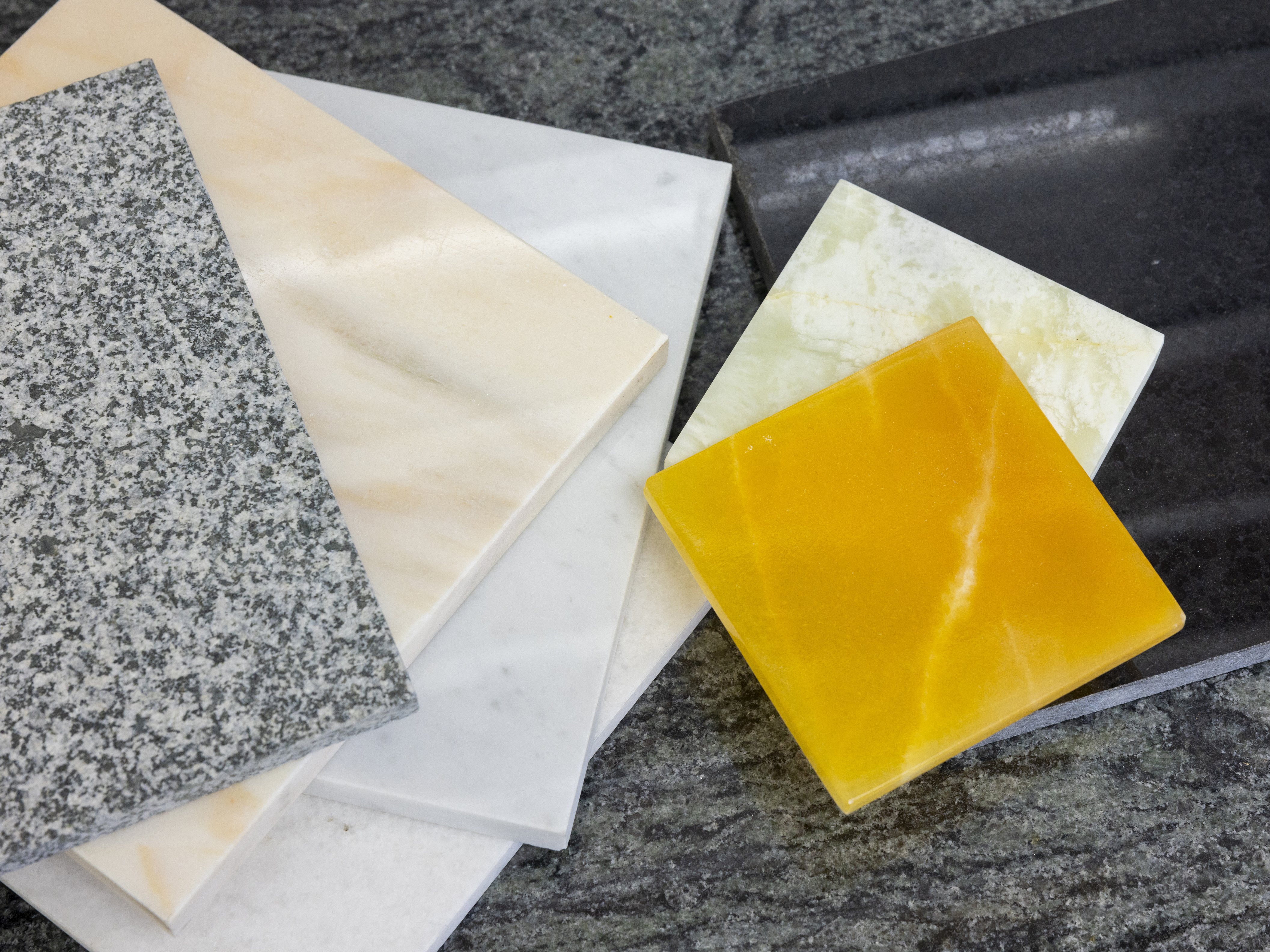 同業の経験者は少ないため、基礎的にかなり近いものがある内装やタイル工事の施工管理経験者はもちろん、ハウスメーカーで戸建ての施工管理経験があれば、十二分に当社で活躍していただけると考えています。