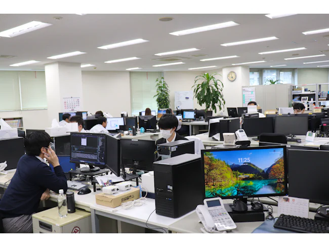 <オフィス内の様子>