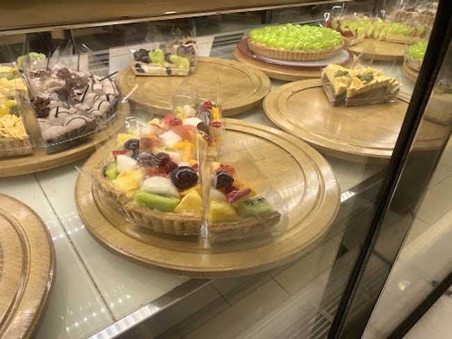 商業施設内のため、仕事終わりに買い物もできます! スイーツで笑顔にできる当店で働きませんか♪