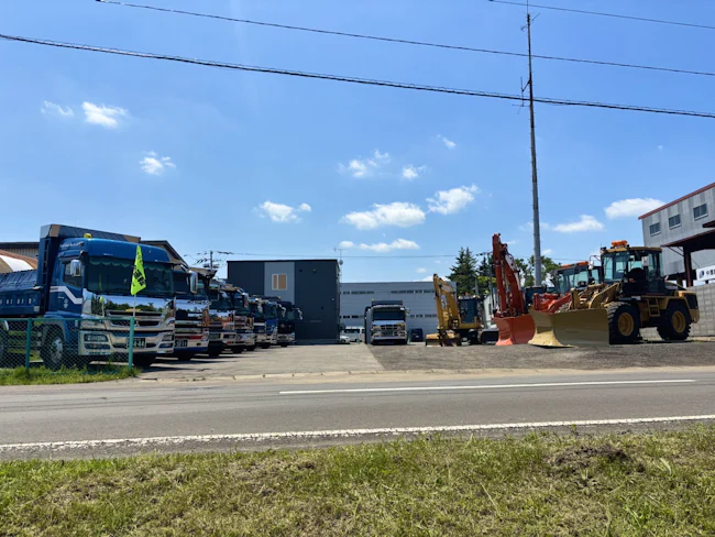 <ウチの所長のここがすごい!>
役職や年齢に関係なく、皆が同じ目線で一丸となって仕事に取り組んでいます。そのためスタッフ同士が尊敬しあって仕事をしています。オープンで対等なコミュニケーションを重視!