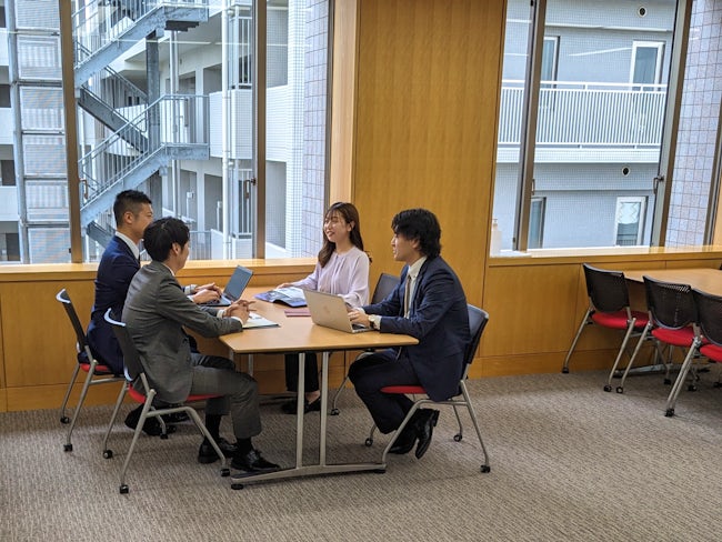 自分でどんどん調べ、周りの人と助け合いながら、わからないことを解き明かしていくのが好きな方にぴったりです。好奇心旺盛で、社会貢献度の高い仕事に挑戦したい方に最適な環境です!