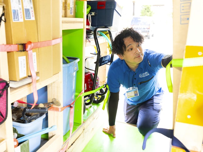 社用車はあなたの頼れる相棒。必要な工具や部品がぎっしり詰まっているので、急なトラブルにもすぐ対応できます。現場に到着したら必要なものをサッと取り出し、スムーズに作業を始められます。