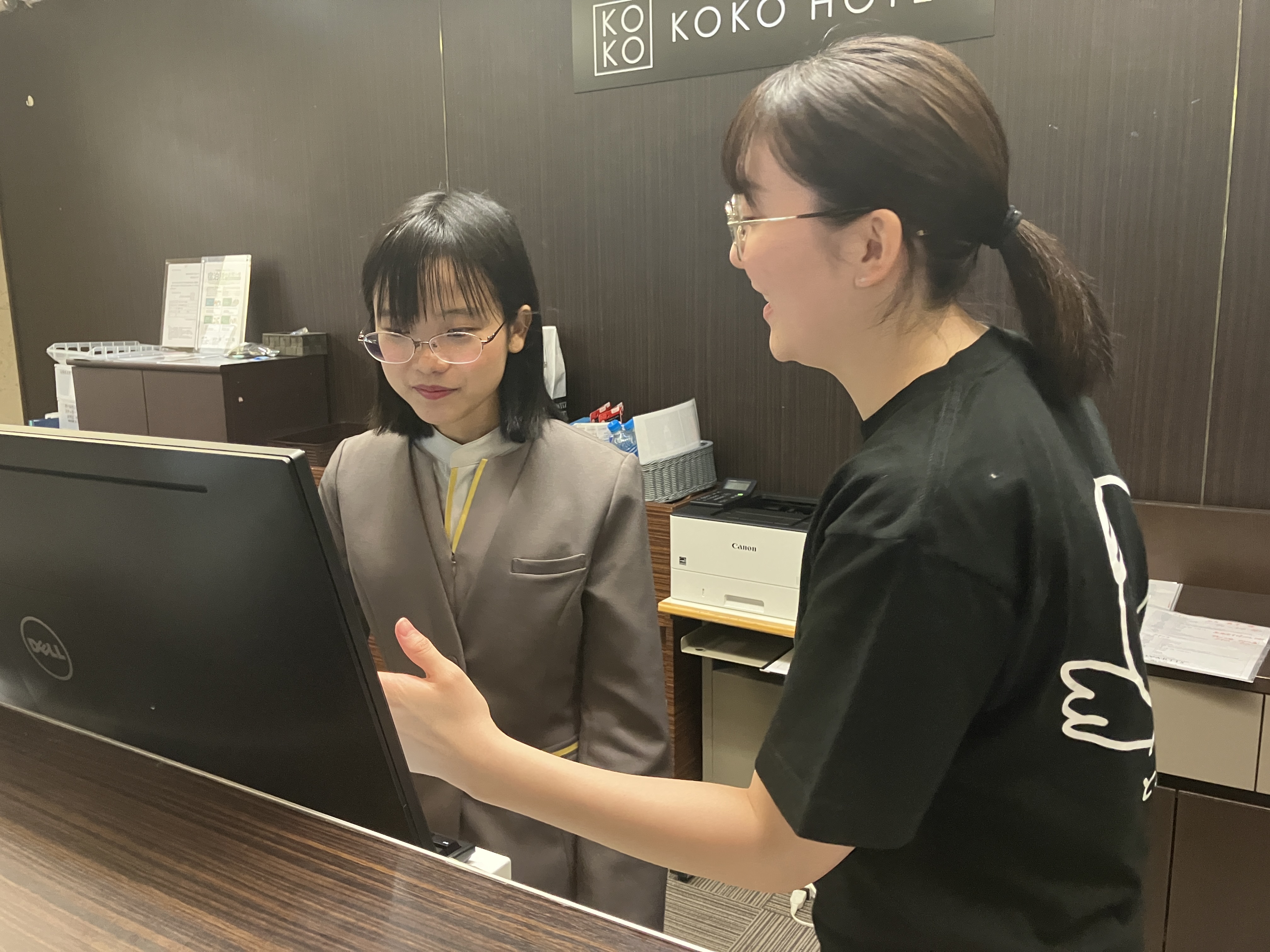 お客様に喜んでいただけるサービスやアイディアは積極的に形にする社風です。アイディアがあっても実現の仕方がわからない・・・という方にはサポートがつきます。のびのびと働ける環境づくりを大切にしています。
