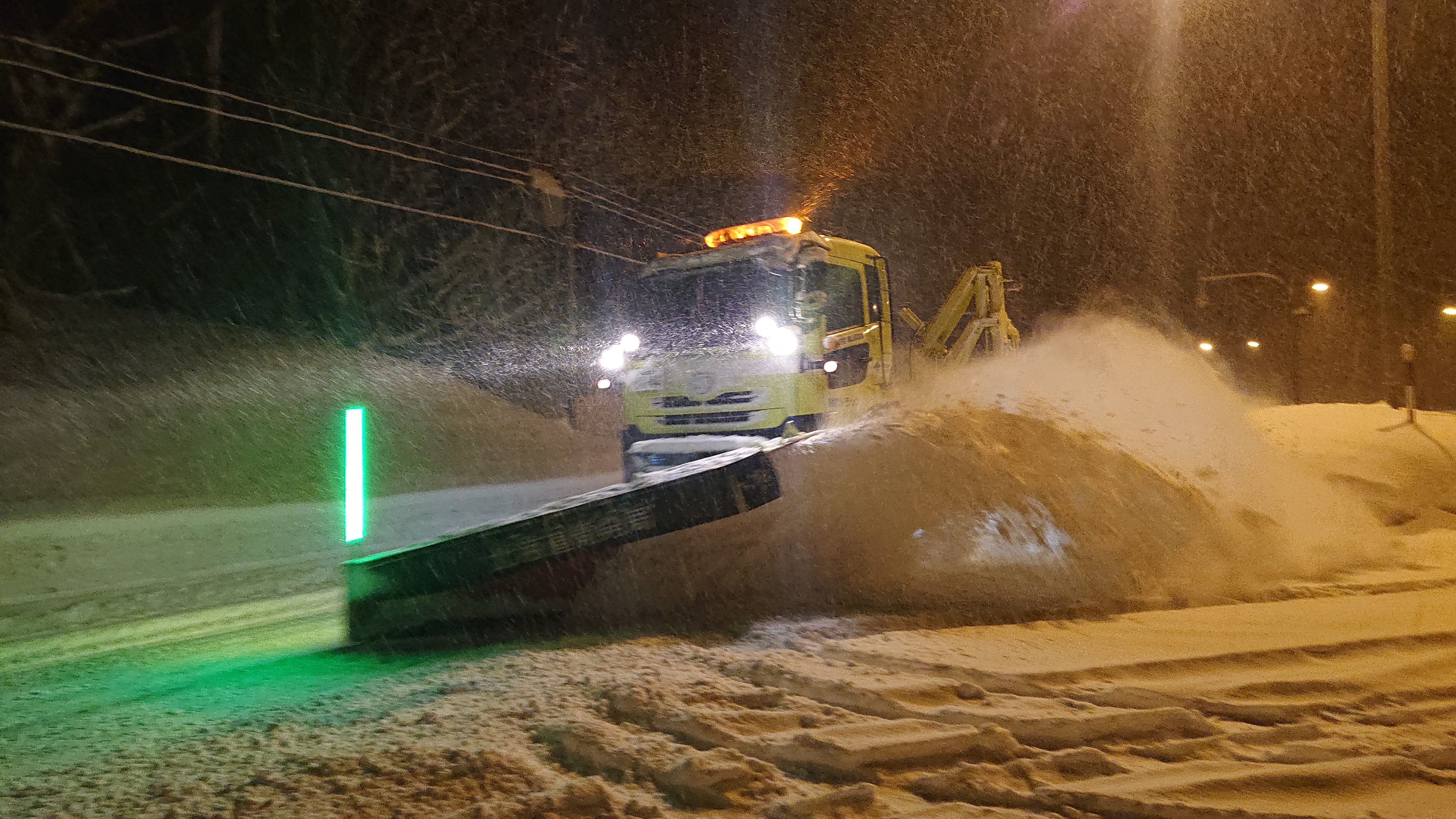 【成長をサポート！資格取得支援制度あり】
必要なのは普通自動車免許だけ。他資格は全額会社負担で取得が可能になります。「新しく挑戦したい」「会社と共に成長したい」などあなたの成長を全力でサポートします！