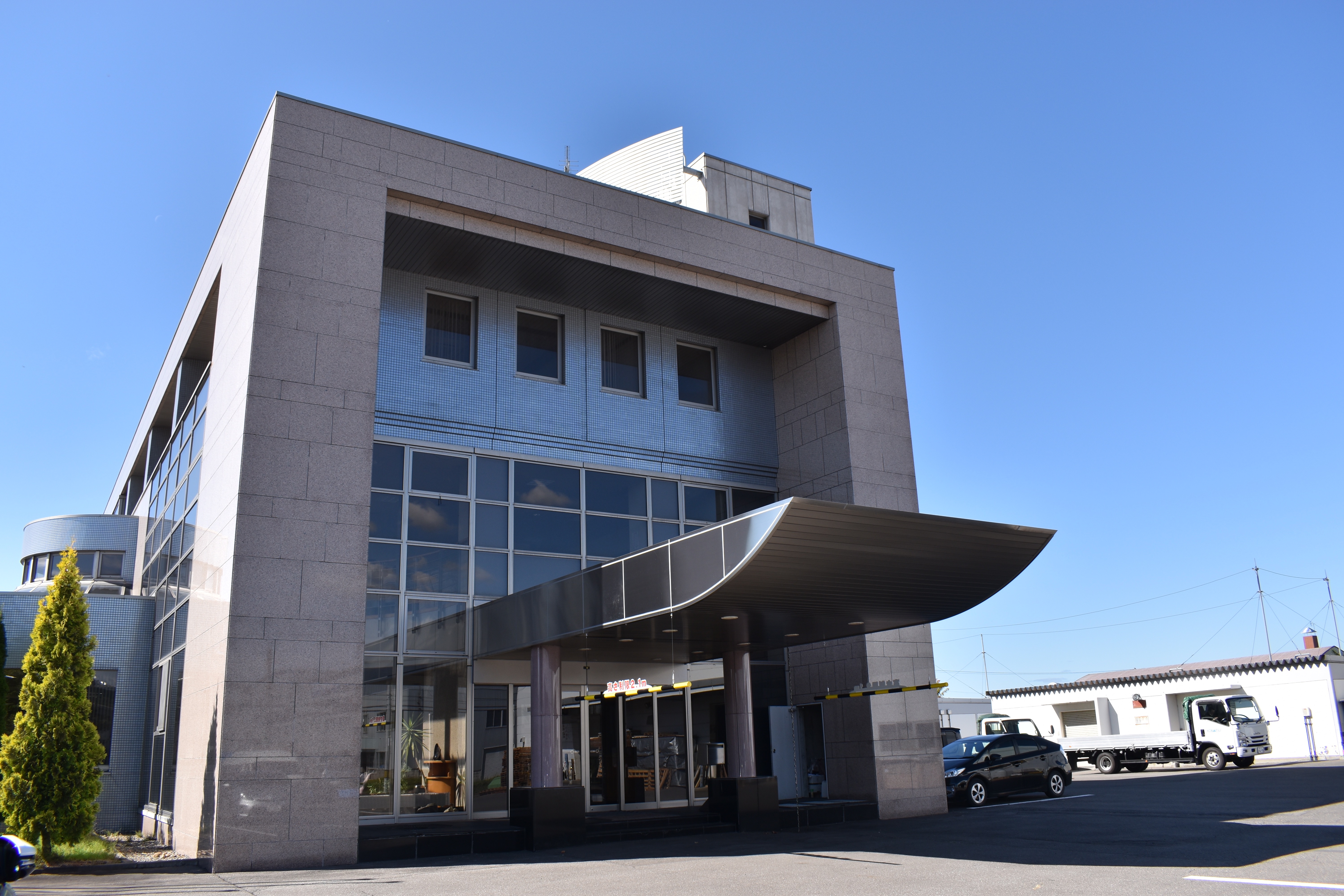 【旭川本社】新しく始めたネット事業は若手が中心となって進めています。ベテランだけで決めず、若手も意見を言いやすい風土に変わりつつあり、チャンスやスポットライトを浴びる機会も増えています。