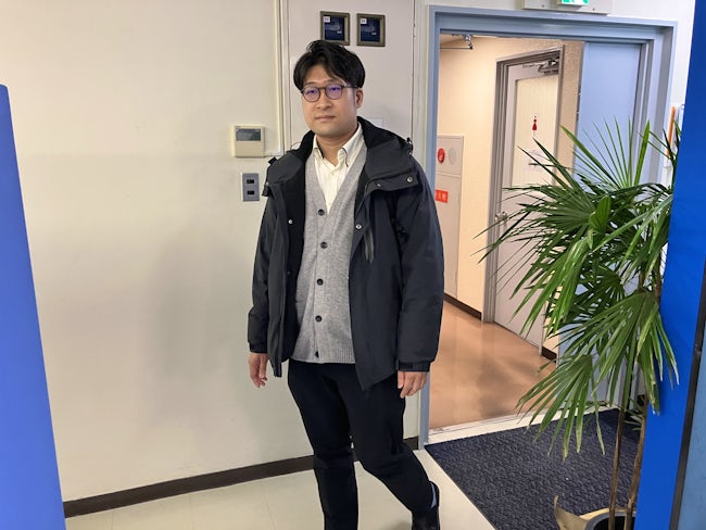 フレックスタイム制を活用し、お子さんの保育園の送迎に合わせて勤務時間を調整しているメンバーもいます。仕事と家庭を両立しやすく、ライフステージの変化にも柔軟に対応できる、長く働き続けられる環境です。