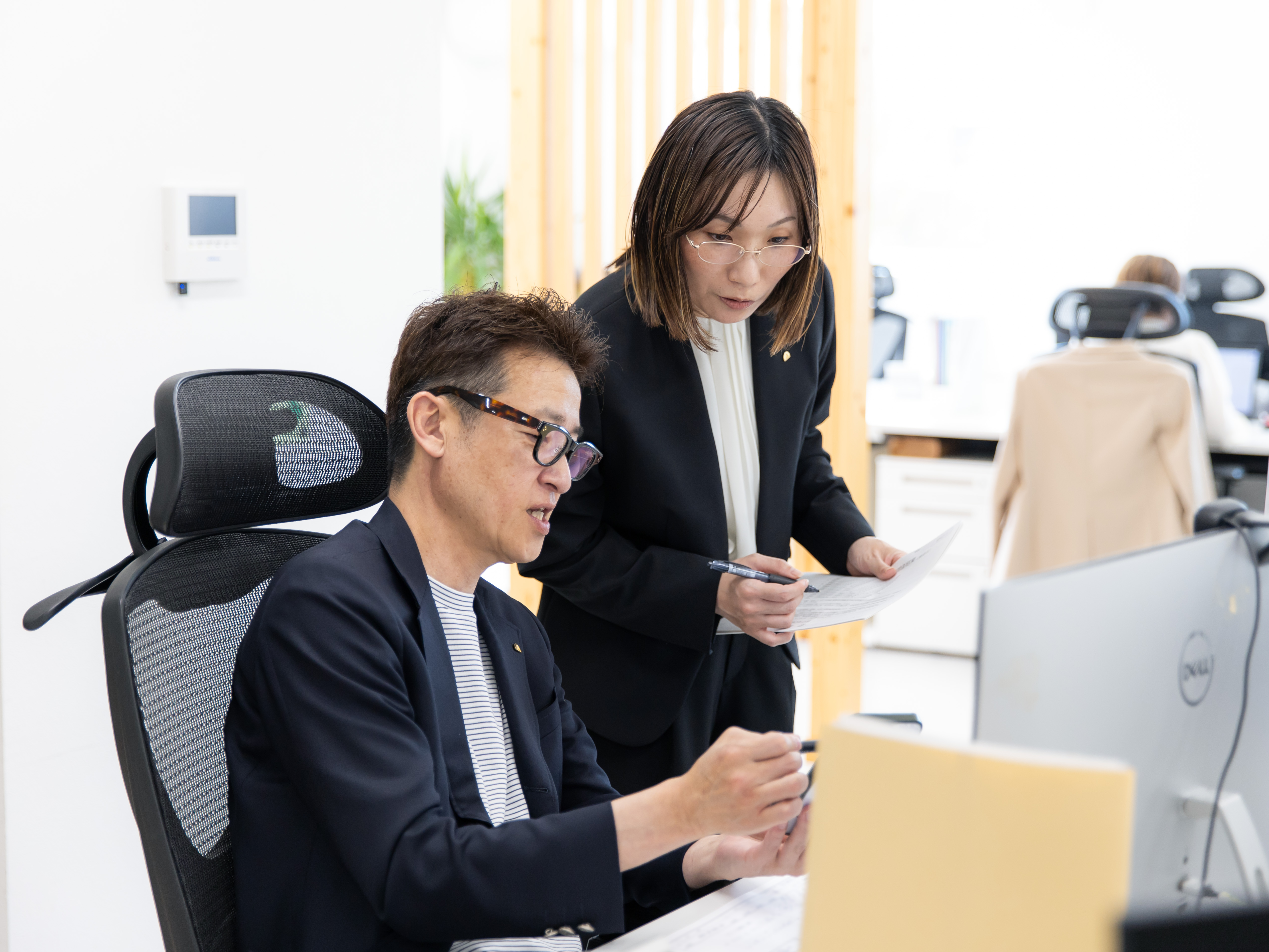 一人で数字を追いかけるような個人主義の職場ではありません。ナカソクは全員で目標に向かうチームプレーが基本。困った仲間がいれば自然と手が差し伸べられる、そんな温かい一体感が自慢の会社です！