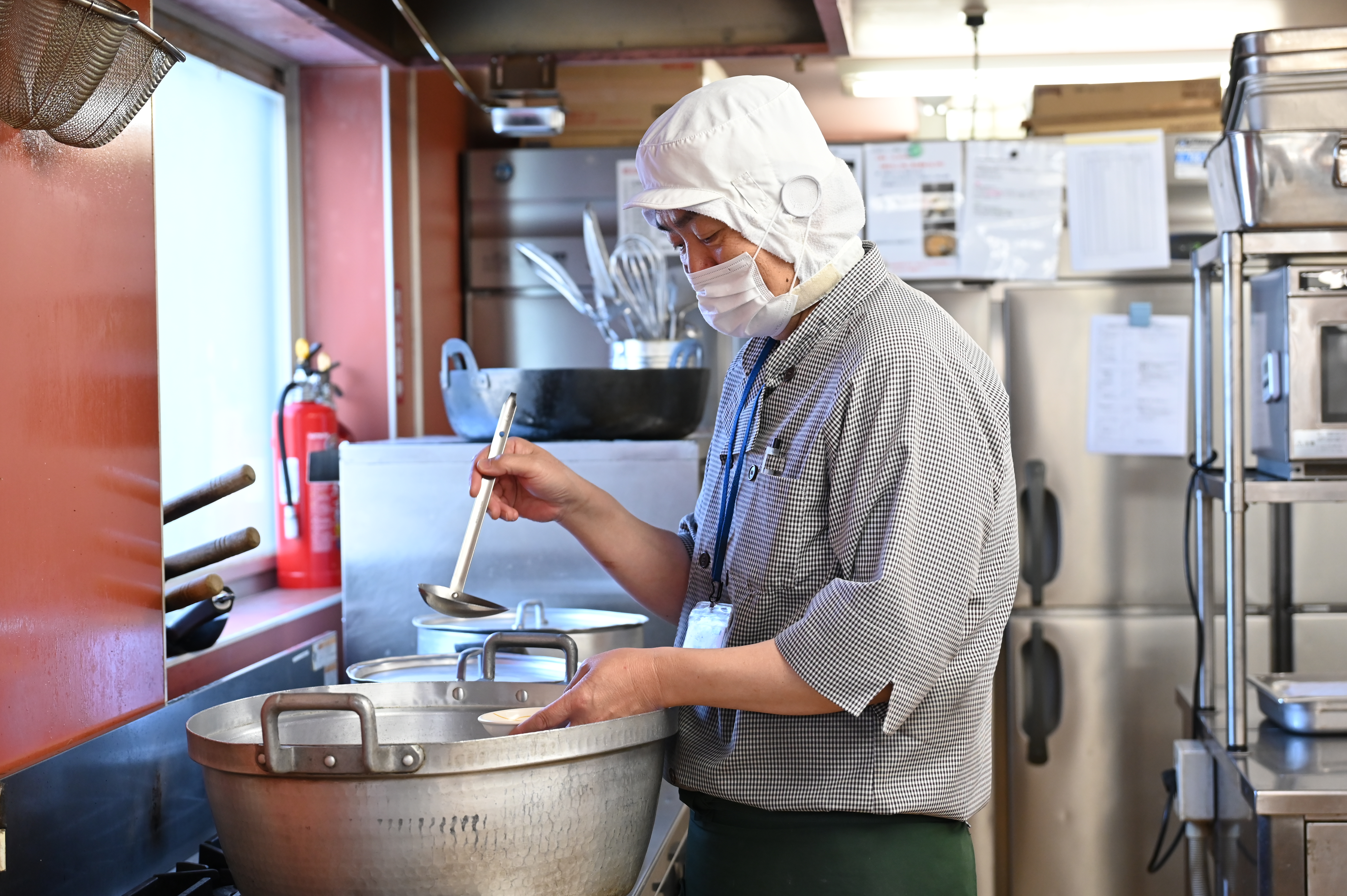 メニューを考える手間も、イチから仕込む慌ただしさもありません。食洗機などの設備も整っており、体力的な負担も抑えられています。「久しぶりに働きたい」というブランクがある方の再出発を応援します。