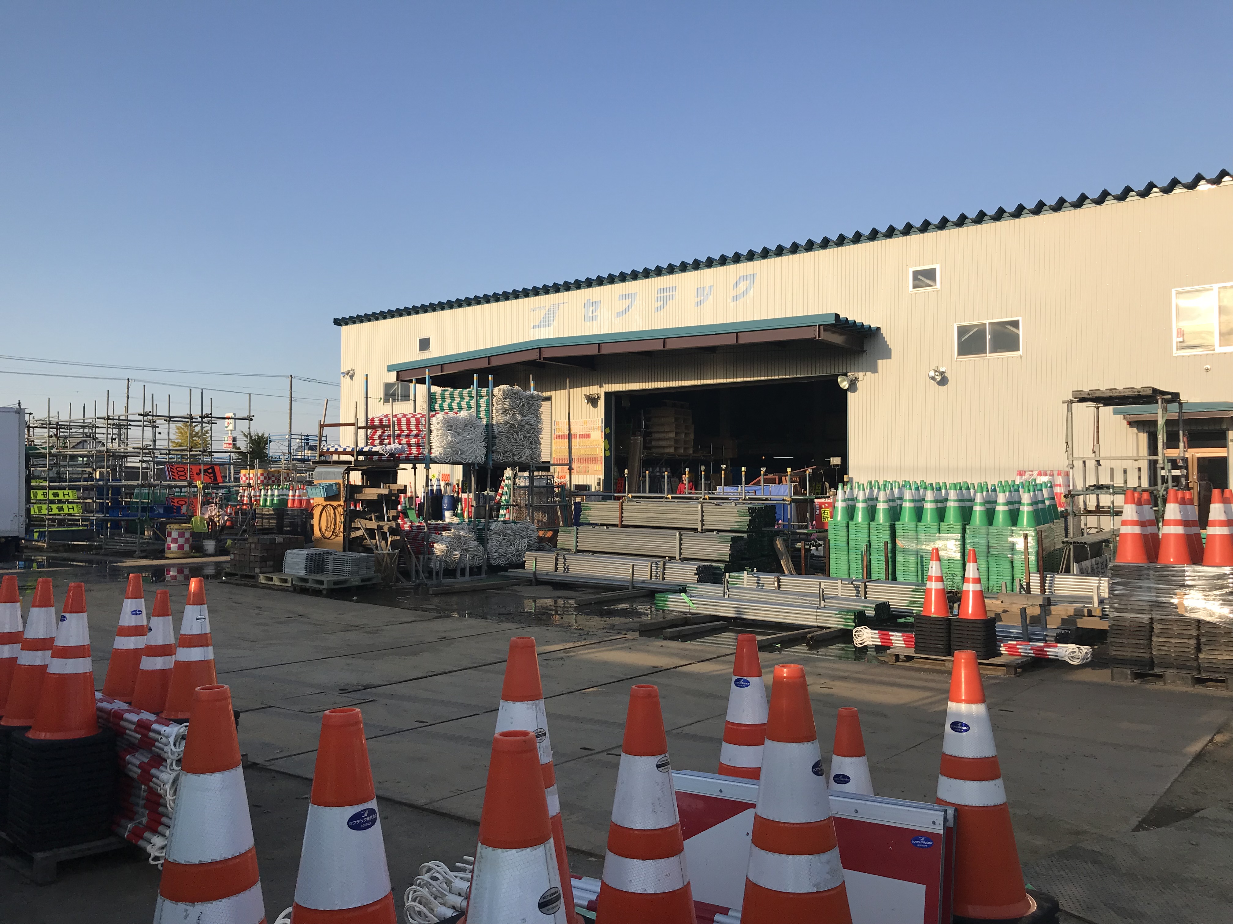 長い歴史のある企業ですが、最先端の技術も取り入れ常に新たな製品を開発しています。当社の製品や安全管理への姿勢が評価され、大手ゼネコや官公庁など大口顧客との取引も長年続いており業績も安定しています。