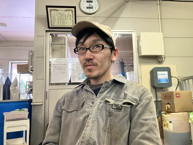 水産会社から転職して早10年。
以前は同じ場所でずっと立ちっぱなしだったのでキツかったです。
今は体を動かしながら仕事をしているので、負担はあまりかんじません。機械化もすすんでいるのも良いポイントです。