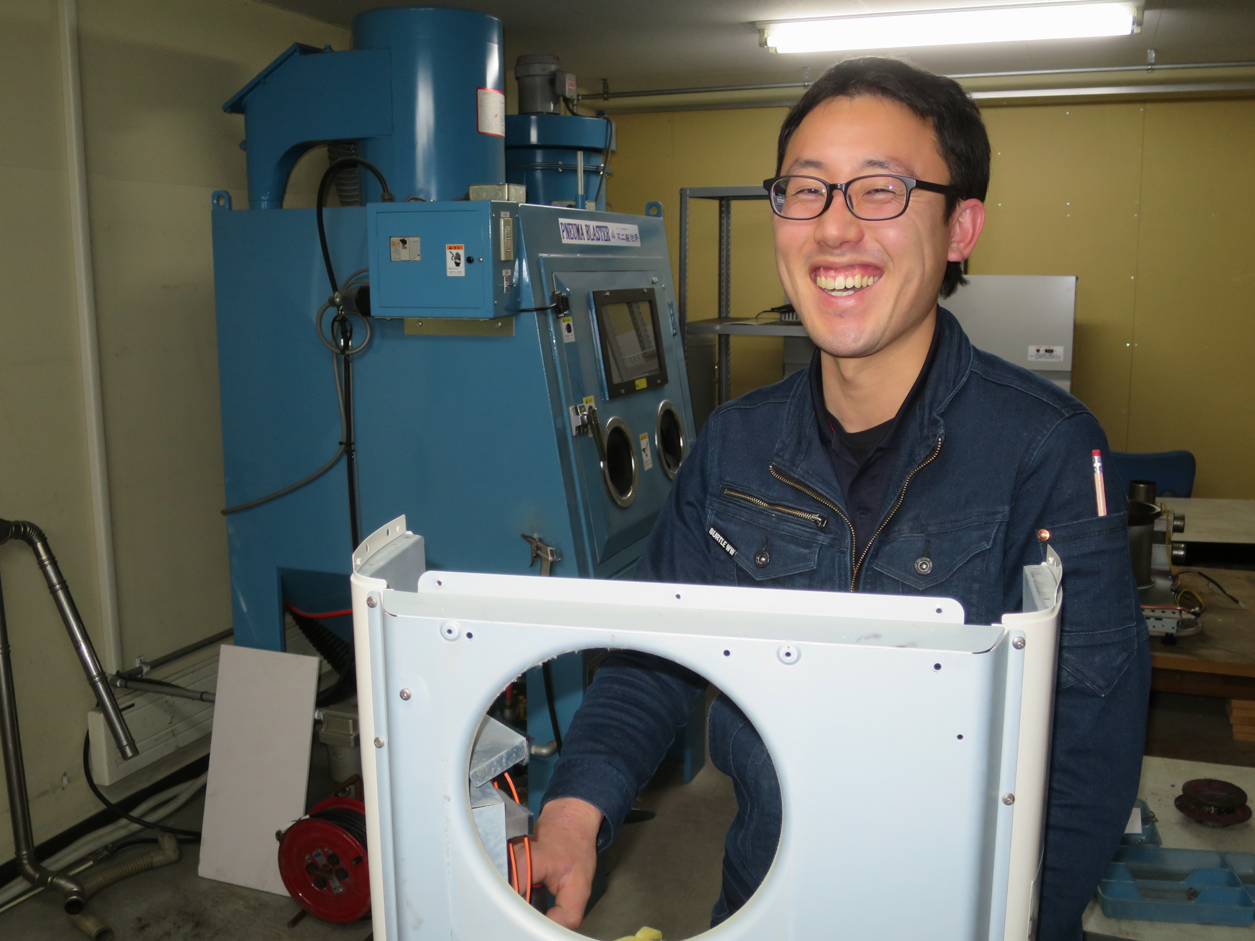 家にある機器などは、取扱説明書やインターネットの動画などを見て修理してしまう。そんな方にぴったりな仕事です。あるいは機械いじりが好きな方にも向いています。