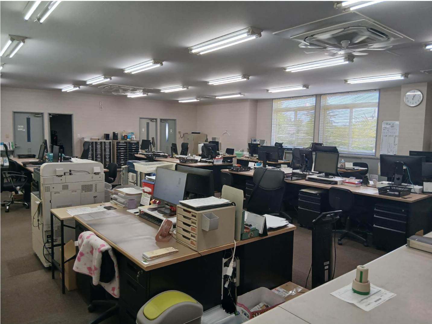 【営業スタイルについて】機械やミネラルウォーターの運搬など多少重たいものもありますが、数は多くはありません。比較的優しいお客様が多いため、仕事の話以外の話をしながら信頼関係を作りやすいです。