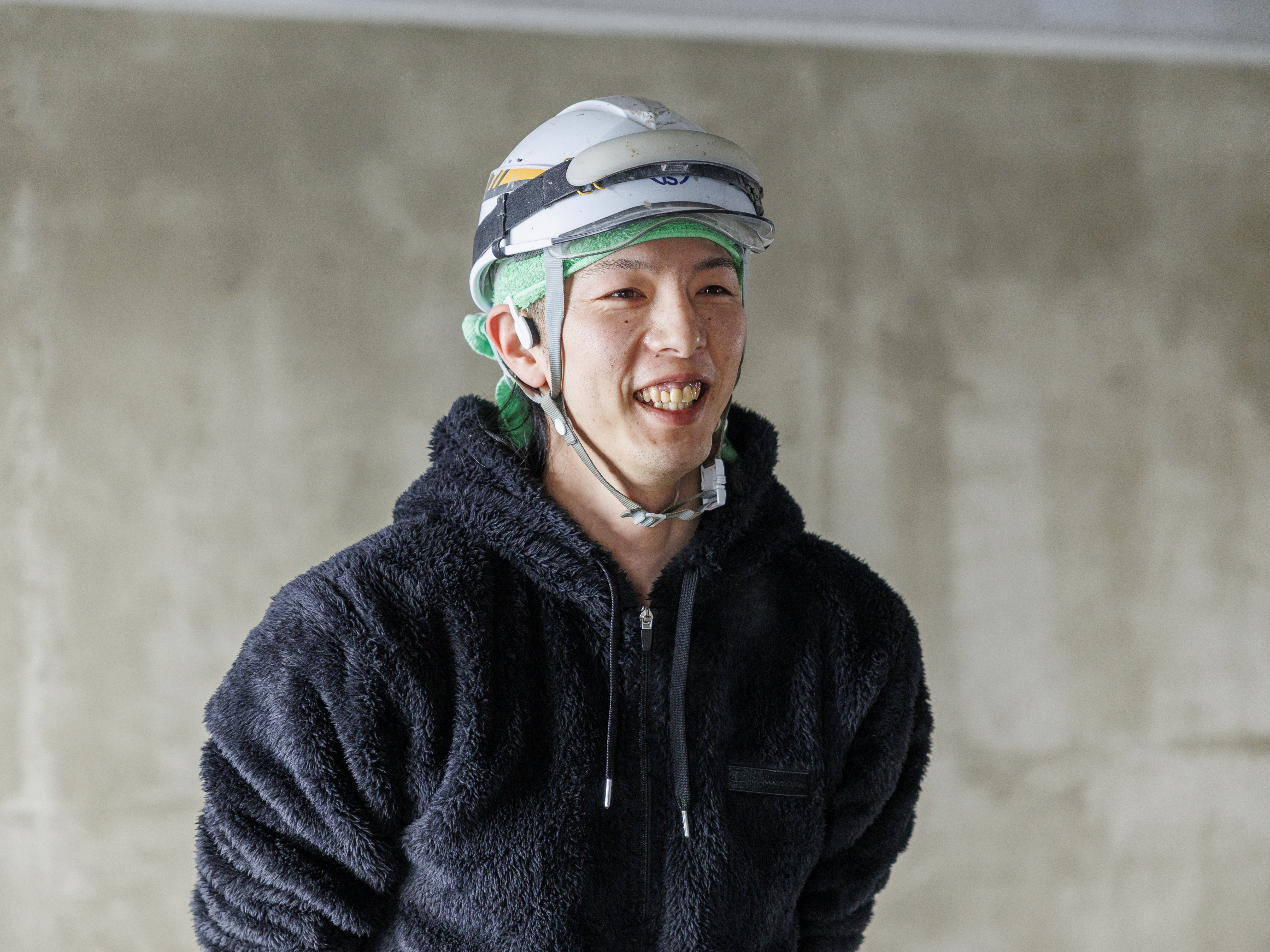 左官職人（職長）　青木誠也（32歳・入社8年目）