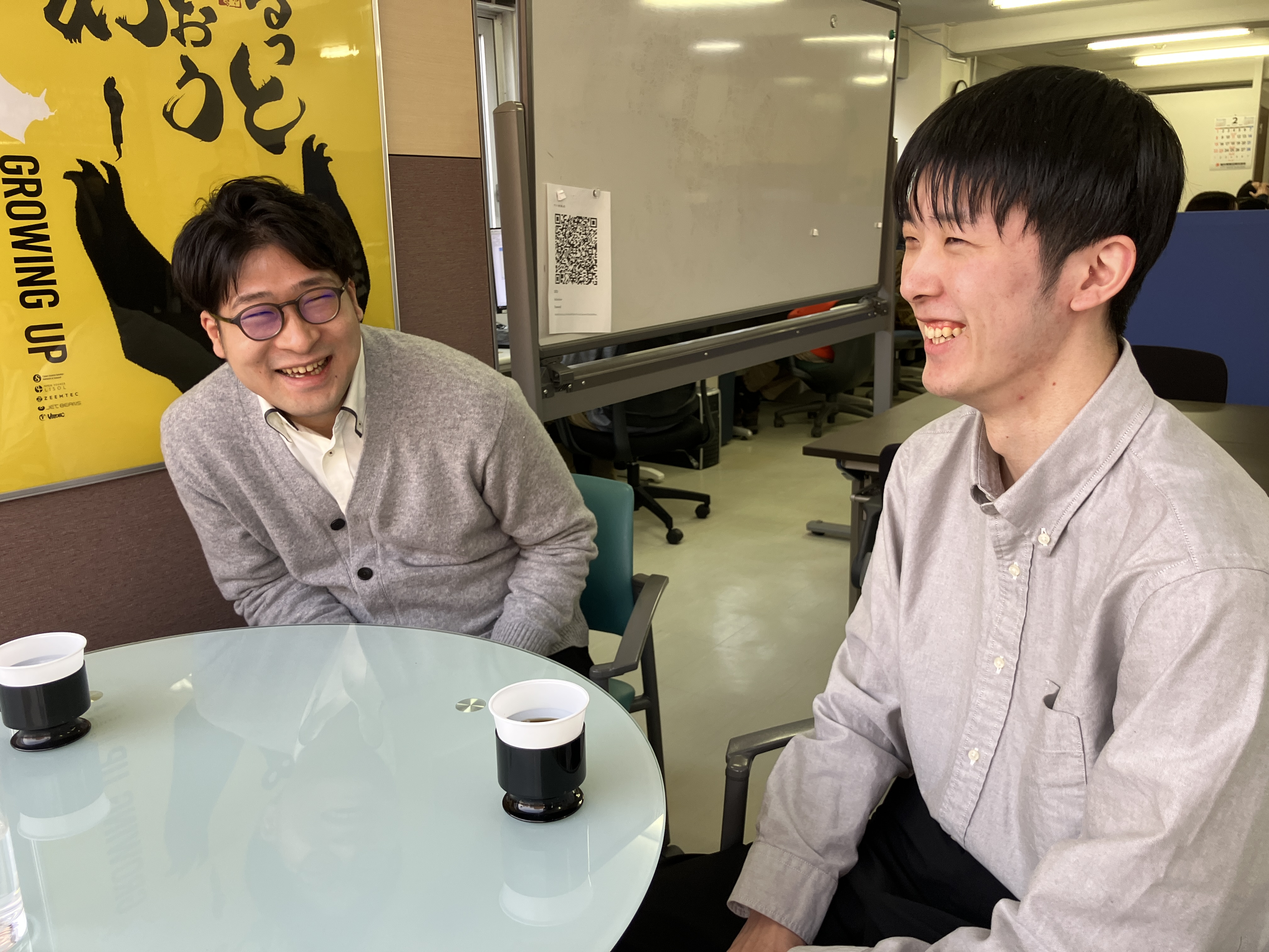 仕事の話はもちろん、何気ない雑談でも盛り上がれるフラットな関係性です。様々な経験を持つメンバーとの交流は、新しい視点やアイデアの発見にもつながります。安心して飛び込んできてください。