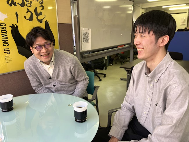 仕事の話はもちろん、何気ない雑談でも盛り上がれるフラットな関係性です。様々な経験を持つメンバーとの交流は、新しい視点やアイデアの発見にもつながります。安心して飛び込んできてください。