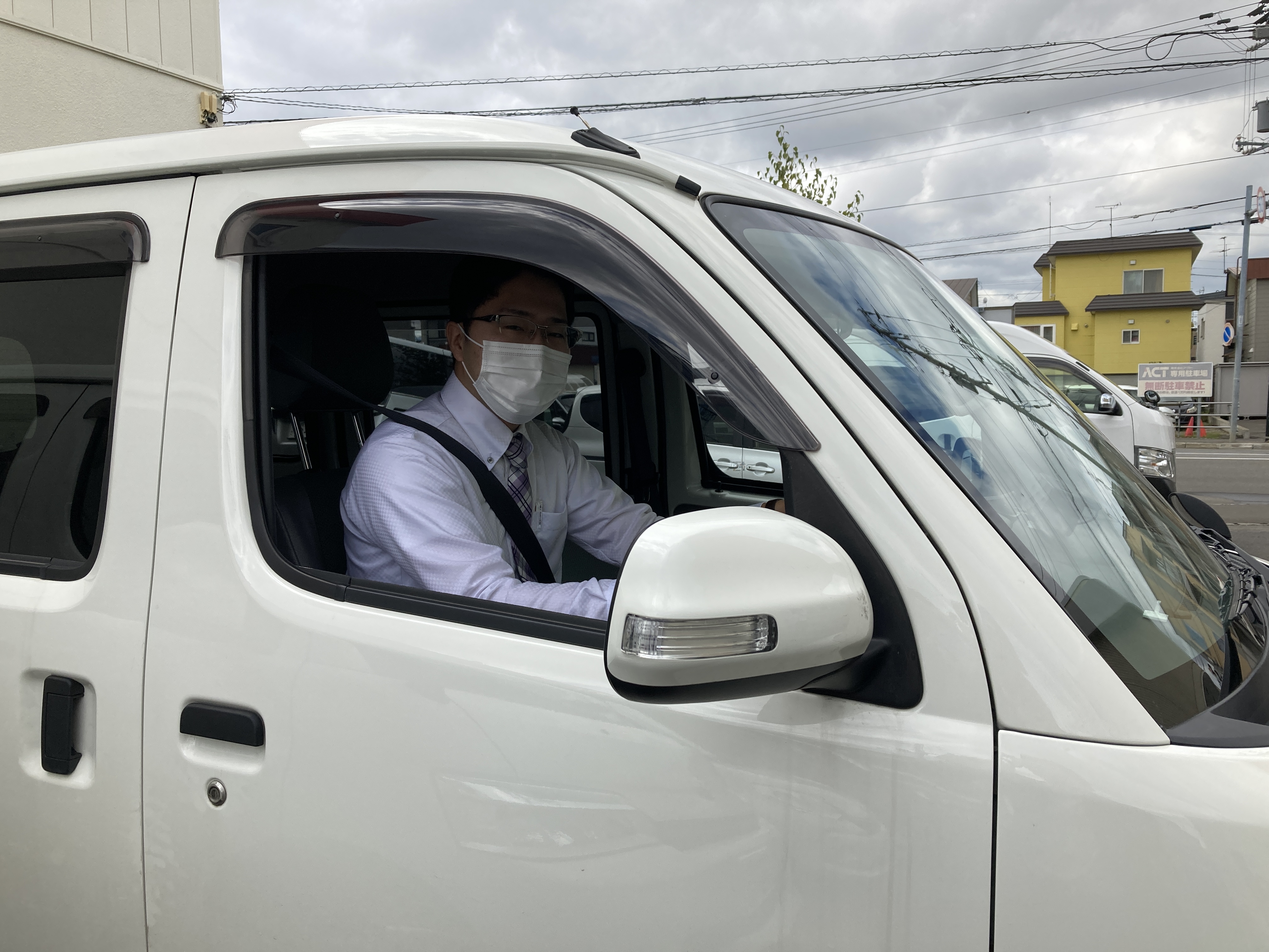 お客様先に訪問する際に乗車していただく車両になります。