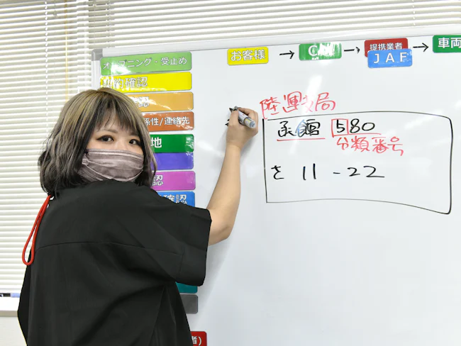 【同期と励まし合える研修体制】約2ヶ月に1回の入社日に合わせ、複数名で研修を開始。「これ難しいよね」と悩みを共有できるのは同期がいるからこそ。一人ではない安心感があり、未経験でも一歩踏み出せる環境です。