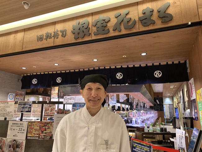 当社ではシニア世代のスタッフも多数活躍中!
「お店に来るのが楽しくてしょうがない。活気ある皆さんと働けることが幸せ」と話すのは、57歳の小林さん。