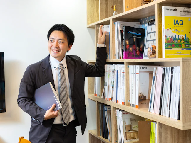 大切なのは「礼節」「人当たりの良さ」から生まれる安心感。採用では特にそうした点を重視し、文系でも理系でも出身学部は一切不問。リフォーム知識・ノウハウは入社後に学べますし、先輩や上司も丁寧にサポートします。